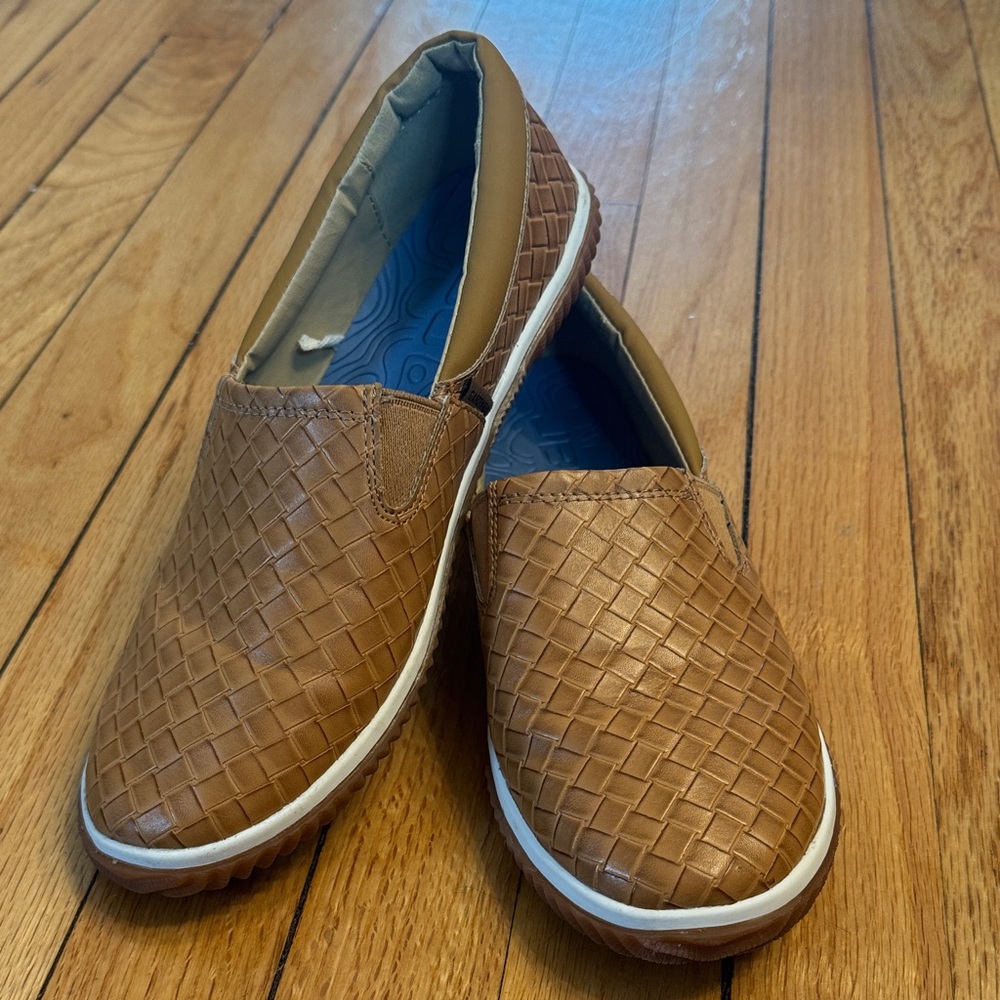 JBU Woman’s Flats Tan Woven Design Slip-On Comfort Loafers US 9